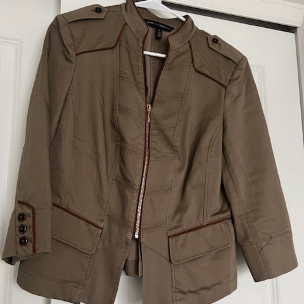 White House Black Market Cropped Military Jacket in Olive Green - Size 8